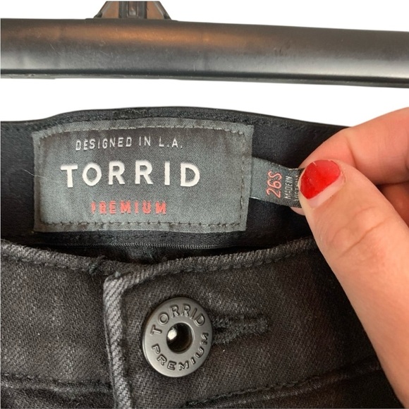 Torrid Black Distressed Sky High Skinny Jeans size 26 Short - Picture 6 of 9